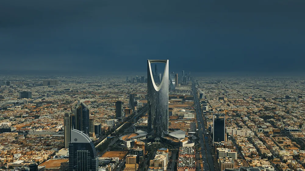 طلب استشارة بيئية — مدينة سعودية من الجو نهارًا