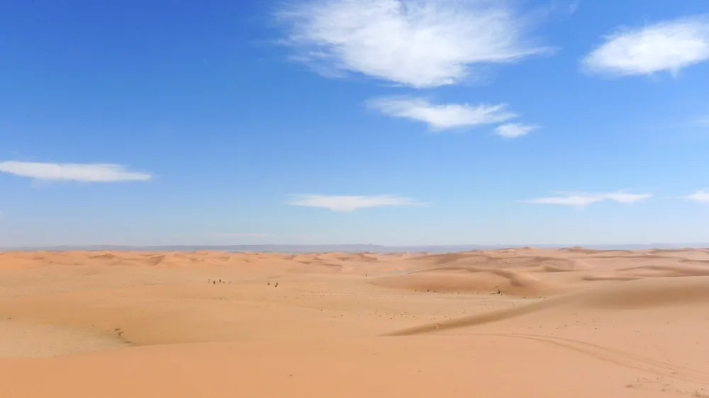 شروط الاستخدام — كثبان رملية وسماء